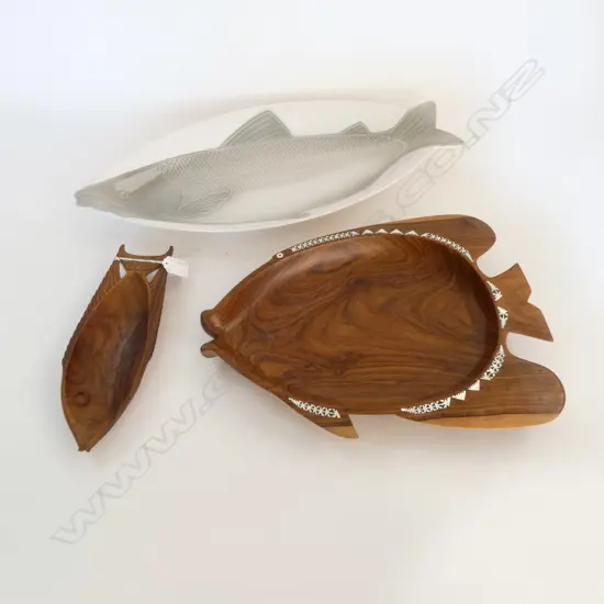 3 FISH PLATES; 2 WOODEN THOBRIAND ISLANDS, 1 JAPANESE CERAMIC L.565mm