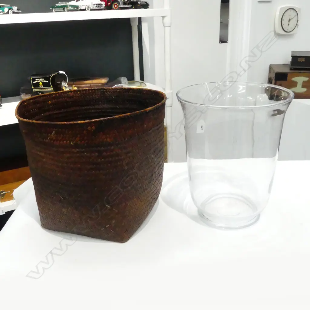 HURRICANE VASE H.280mm & WOVEN BIN Image 1++