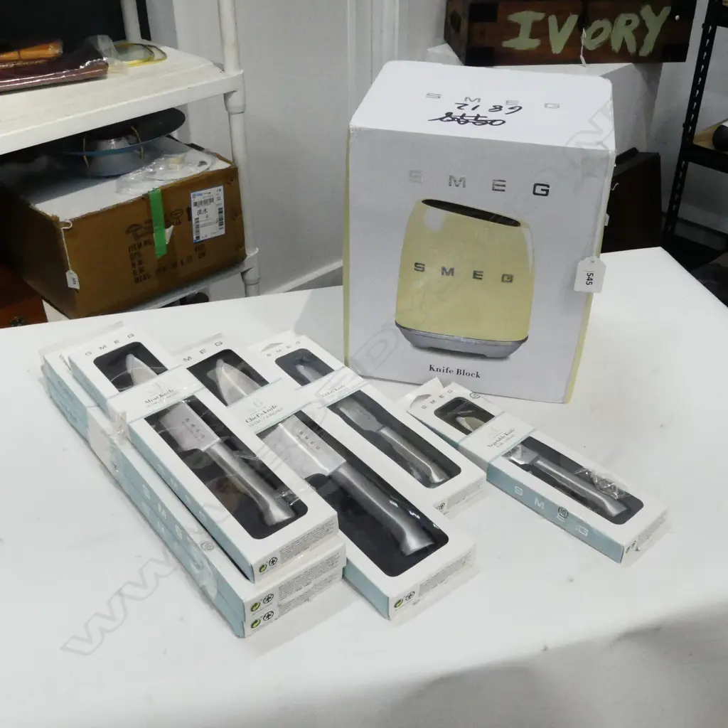 SMEG KNIFE BLOCK + 6 KNIVES, ALL BOXED Image 1++