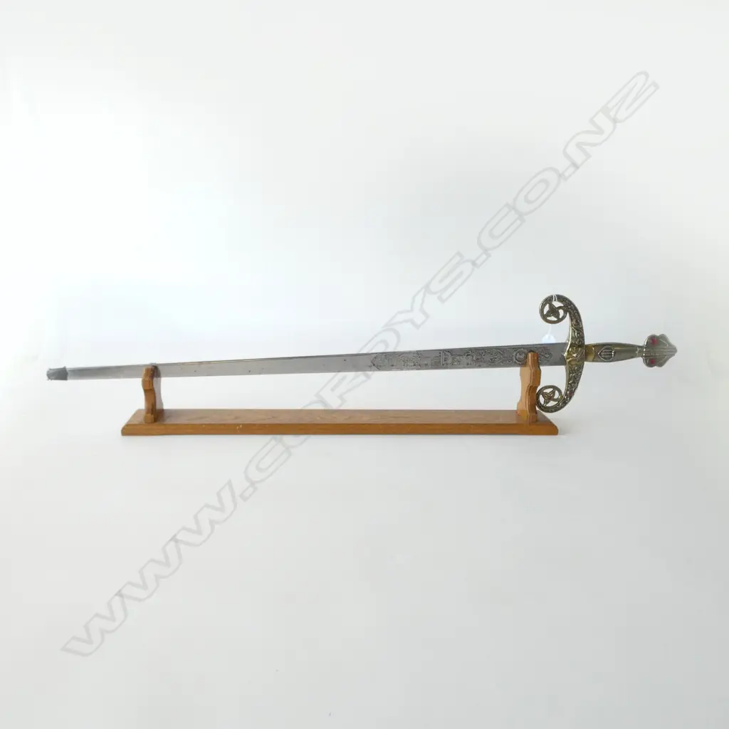 WOOD MOUNTED  L700MM REPRO CONT SWORD L1020MM Image 1++