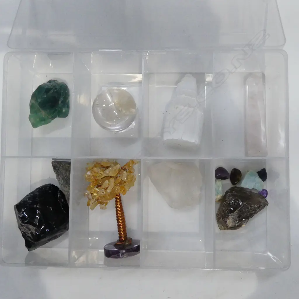 ASST. CRYSTALS IN PLASTIC CASE W.355mm Image 1++