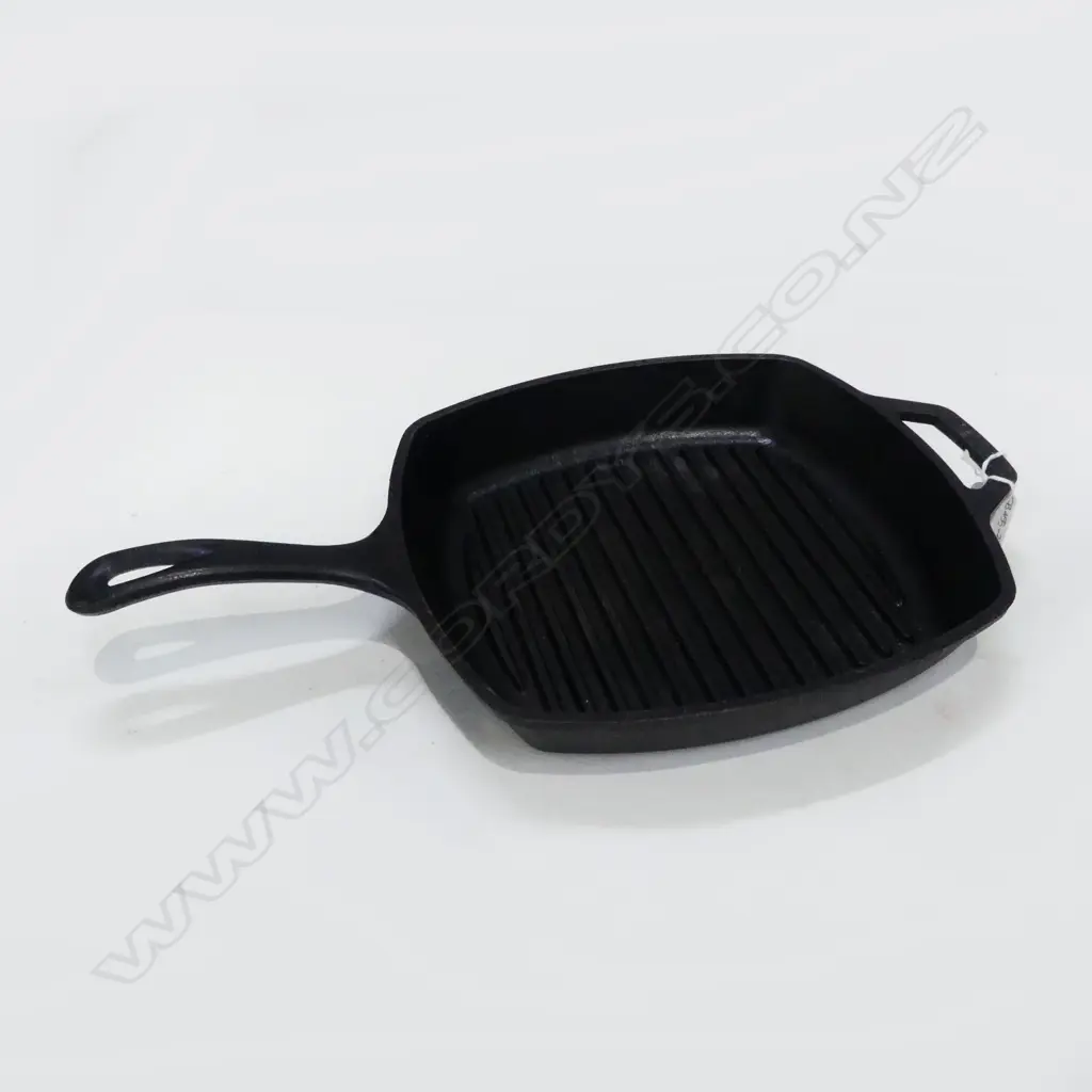 SQUARE CAST IRON GRILL PAN 260 mm Image 1++