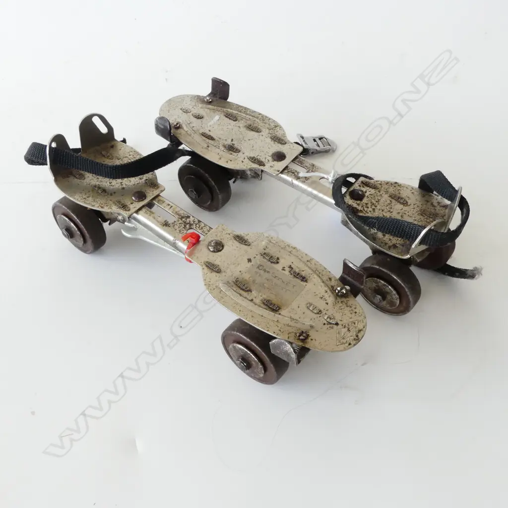 PR VINTAGE ROLLER SKATES L.260mm  Image 1++