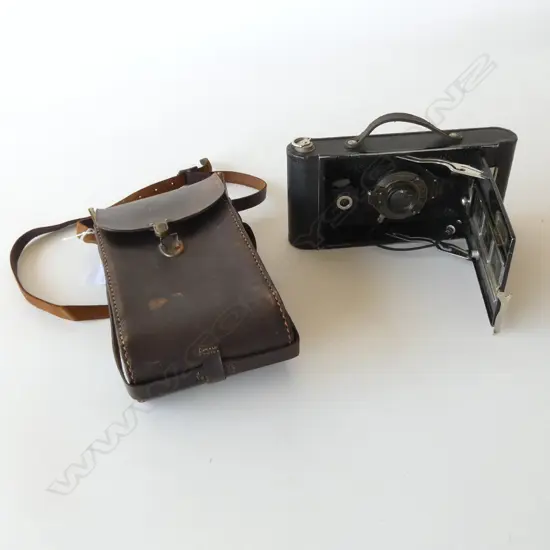 VINTAGE LEATHER CASED N3A FOLDING BROWNIES CAMERA L280MM