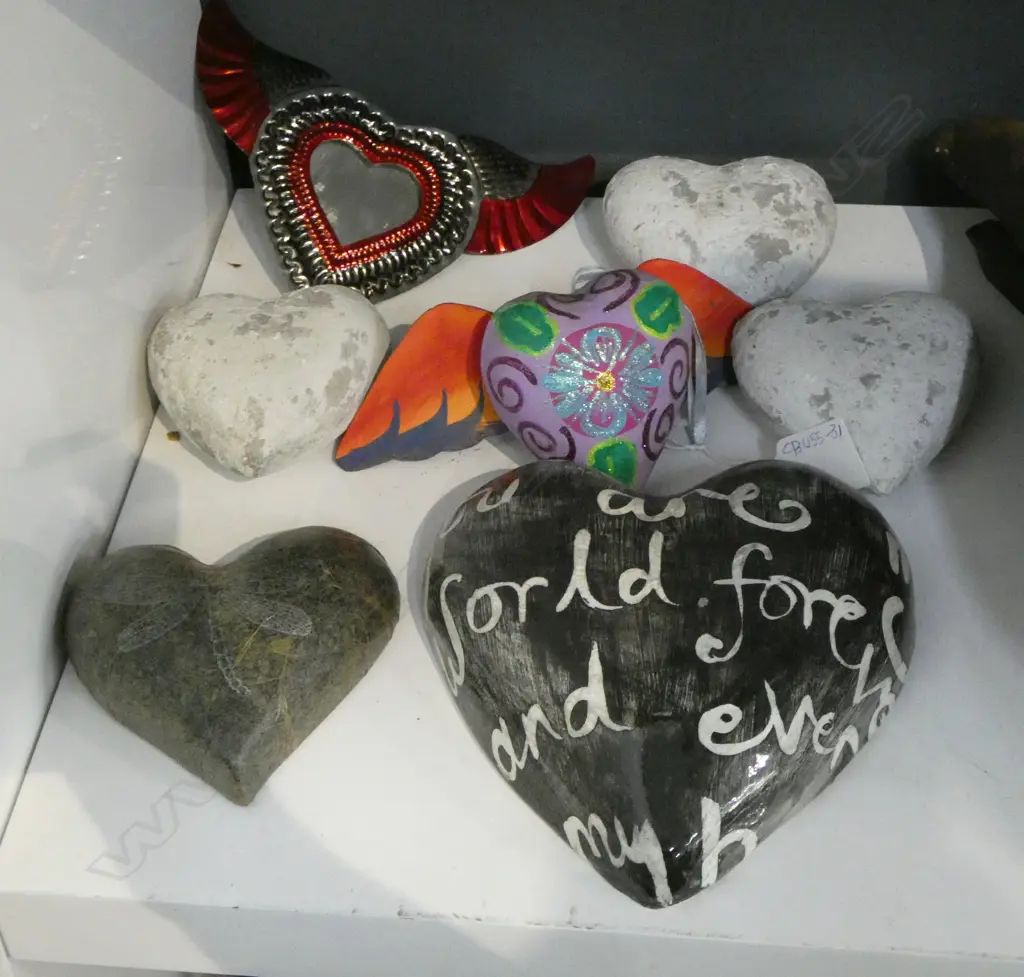 COLLECTION OF DECORATIVE HEARTS Image 1++