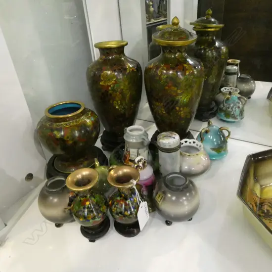 6 PCES CLOISONNE INCL. PR VASES H.210mm, BAYREUTH VASES ETC