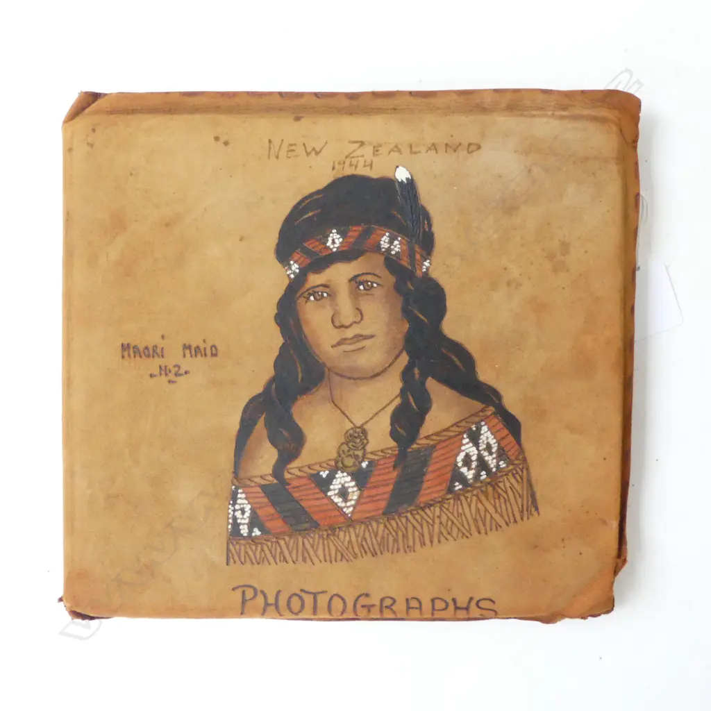 NZ LEATHER & MAORI ART POSTCARD ALBUM H290MM Image 1++