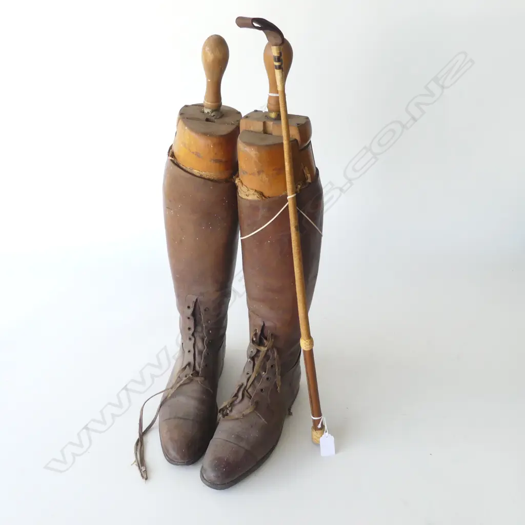 PR OLD BROWN LEATHER BOOTS with wooden trees H.620mm + riding CROP Image 1++