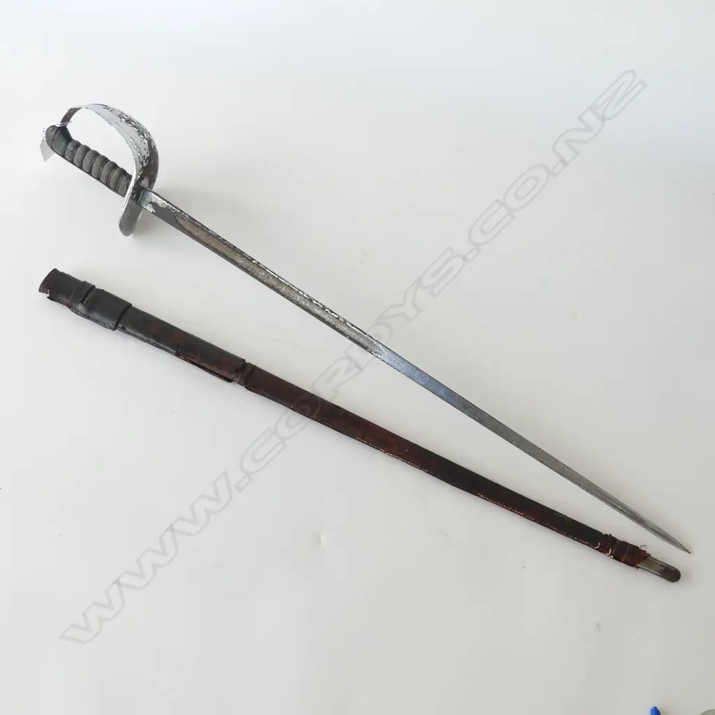 WW1 OFFICERS SWORD & SCABBARD USED CONDITION Image 1++