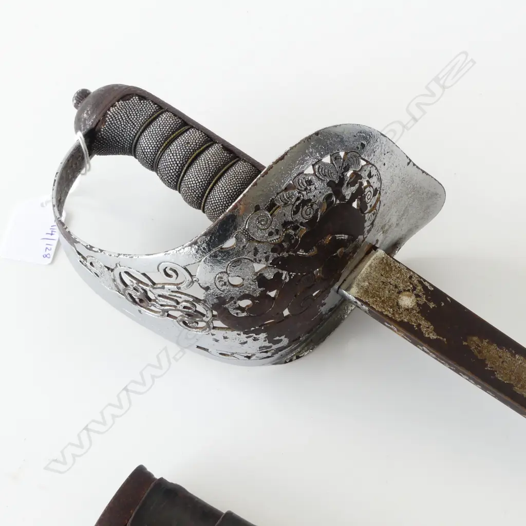 WW1 OFFICERS SWORD & SCABBARD USED CONDITION Image 1++