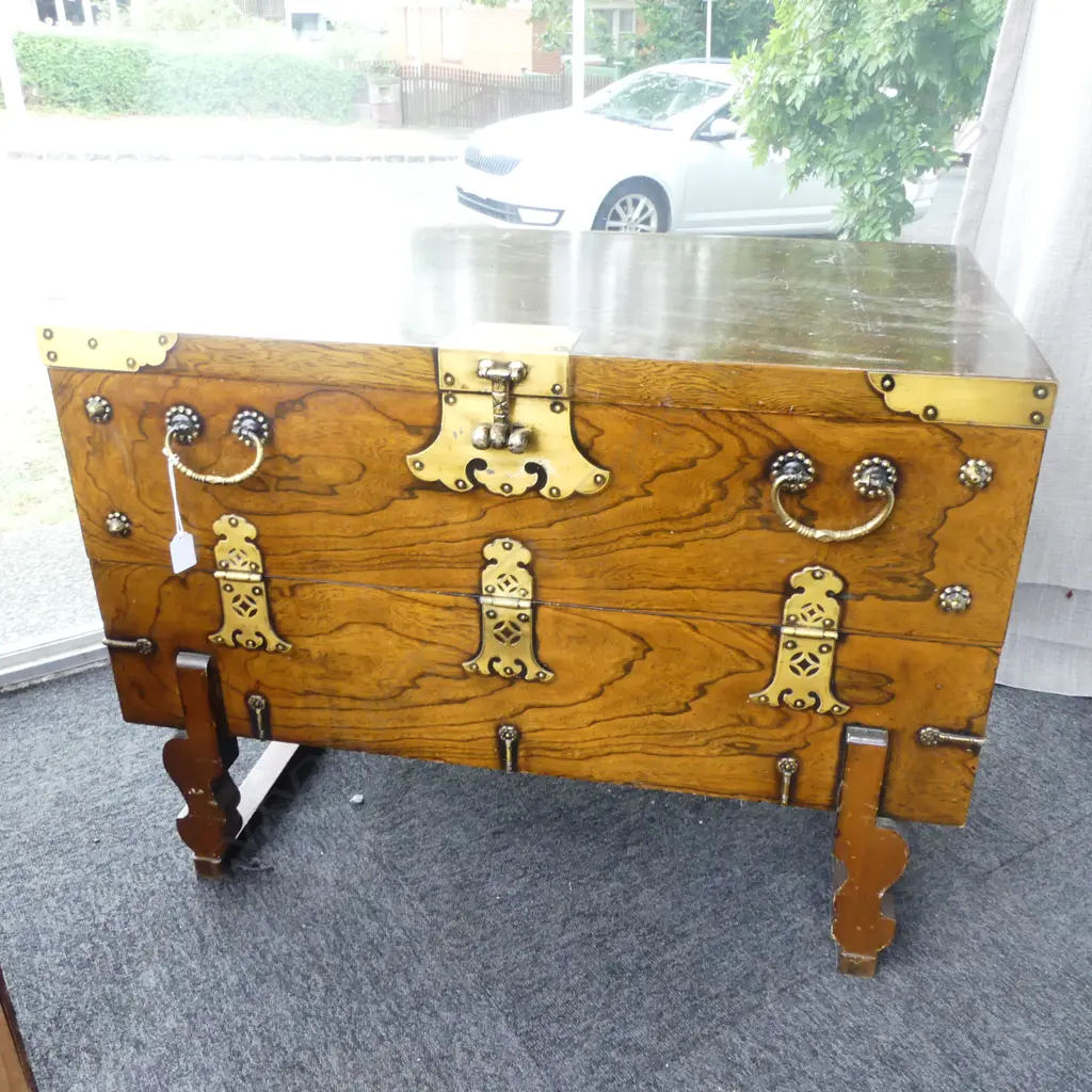 Modern oriental trunk W.800mm Image 1++