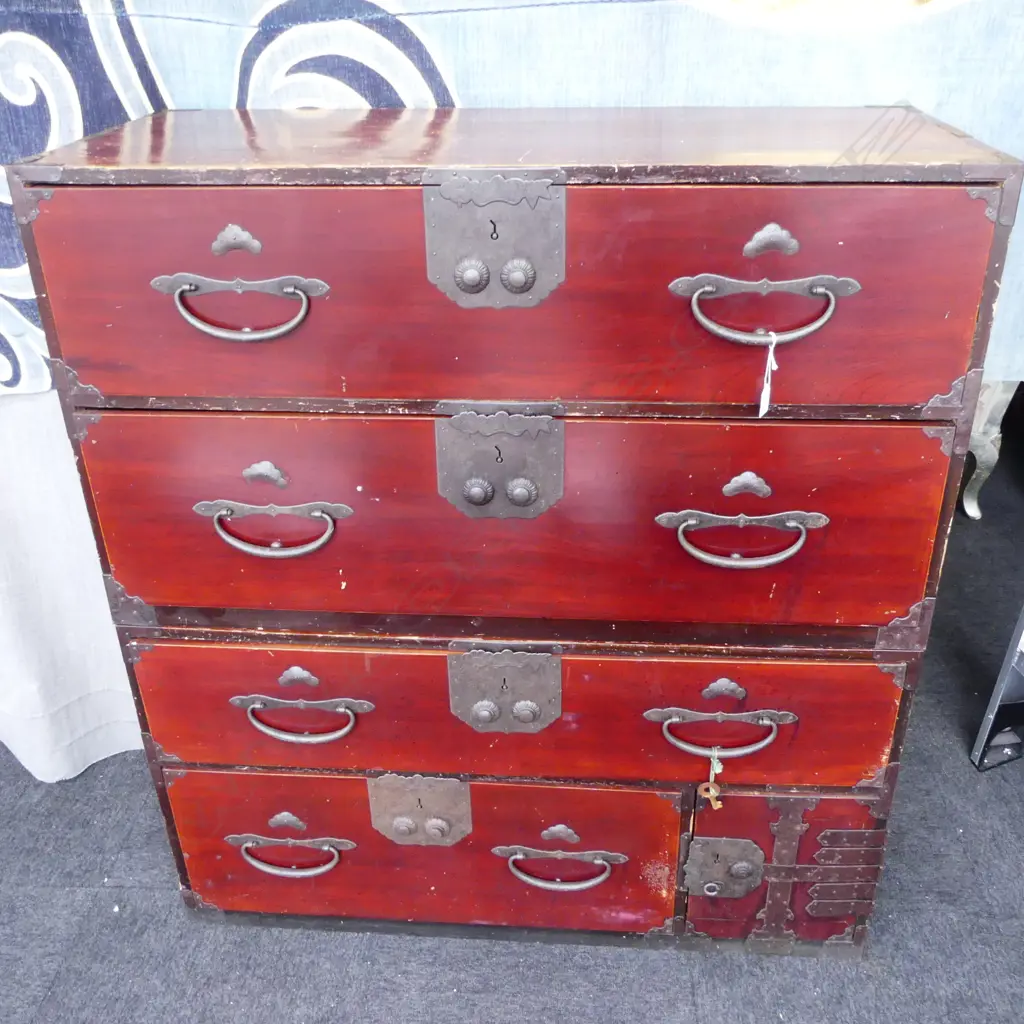 Lacquered Yonezawa chest 2 section key chestnut front cedar frame, 1090x440x1210mm Image 1++