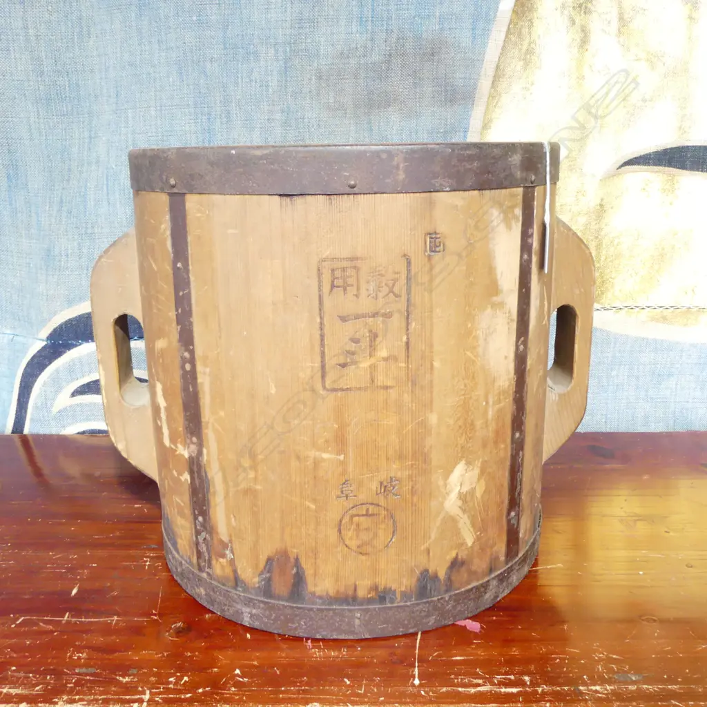 80 year old iron bound cypress wood rice measure; Imperial standard, 18 litres, H.315mm Image 1++