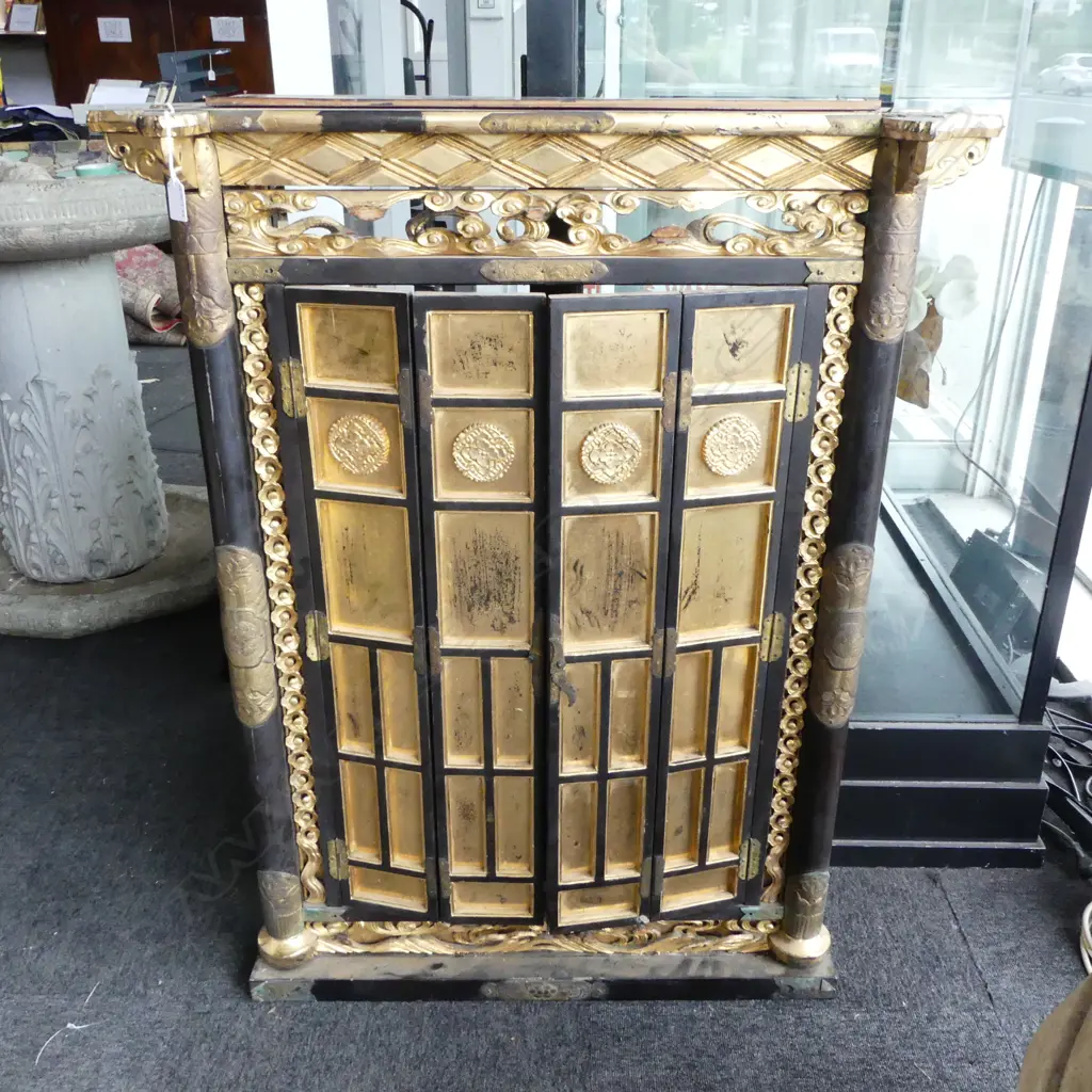 Gilded Vintage Japanese altar doors + gilded box with lacquered decorations etc (faults), cabinet H.900mm Image 1++