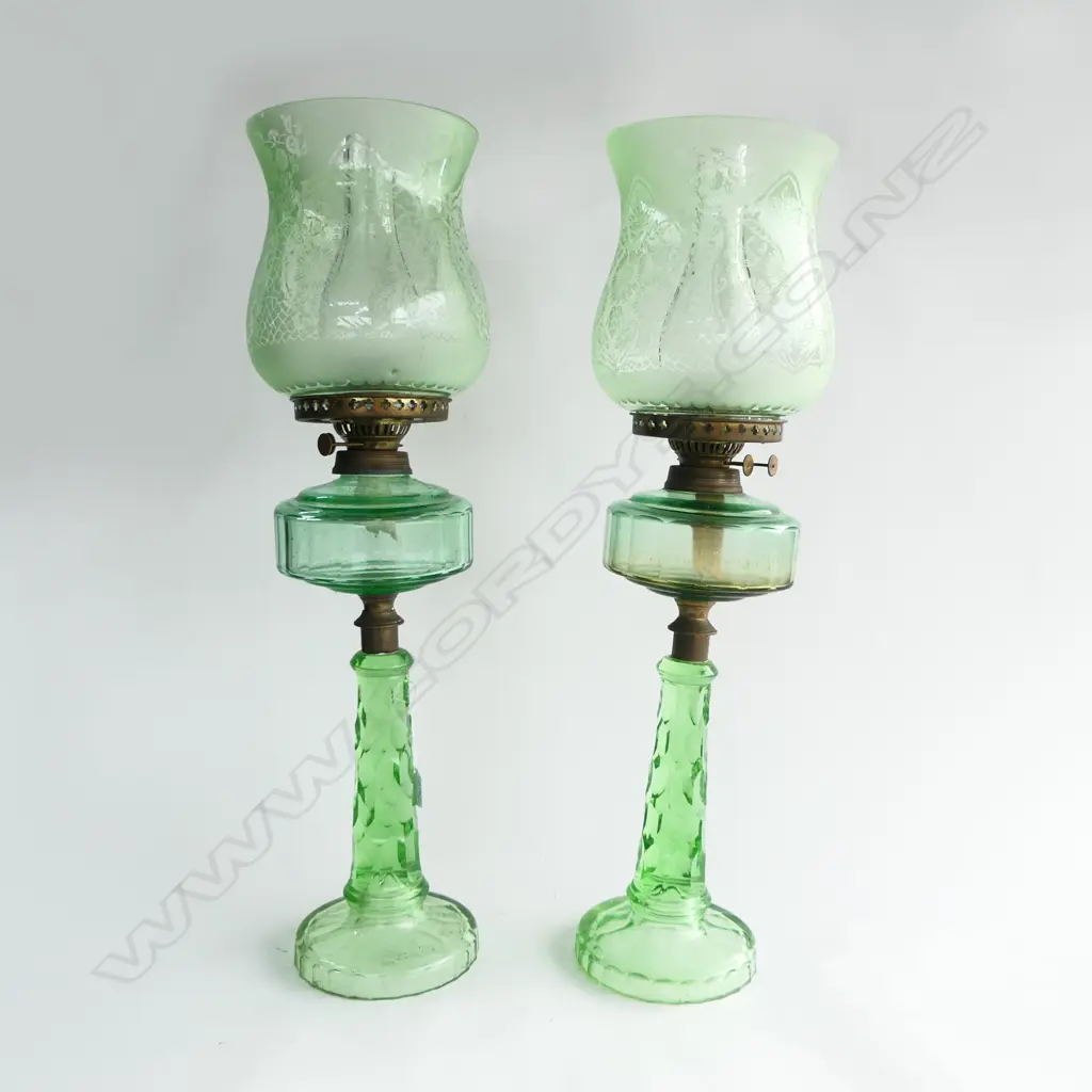 PR ANTIQUE GREEN GLASS KEROSENE LANTERNS H.700mm 1 top not secure Image 1++