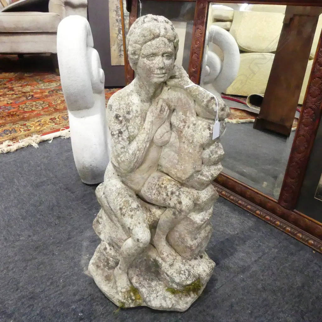 CONCRETE GARDEN WOMAN H.610mm Image 1++