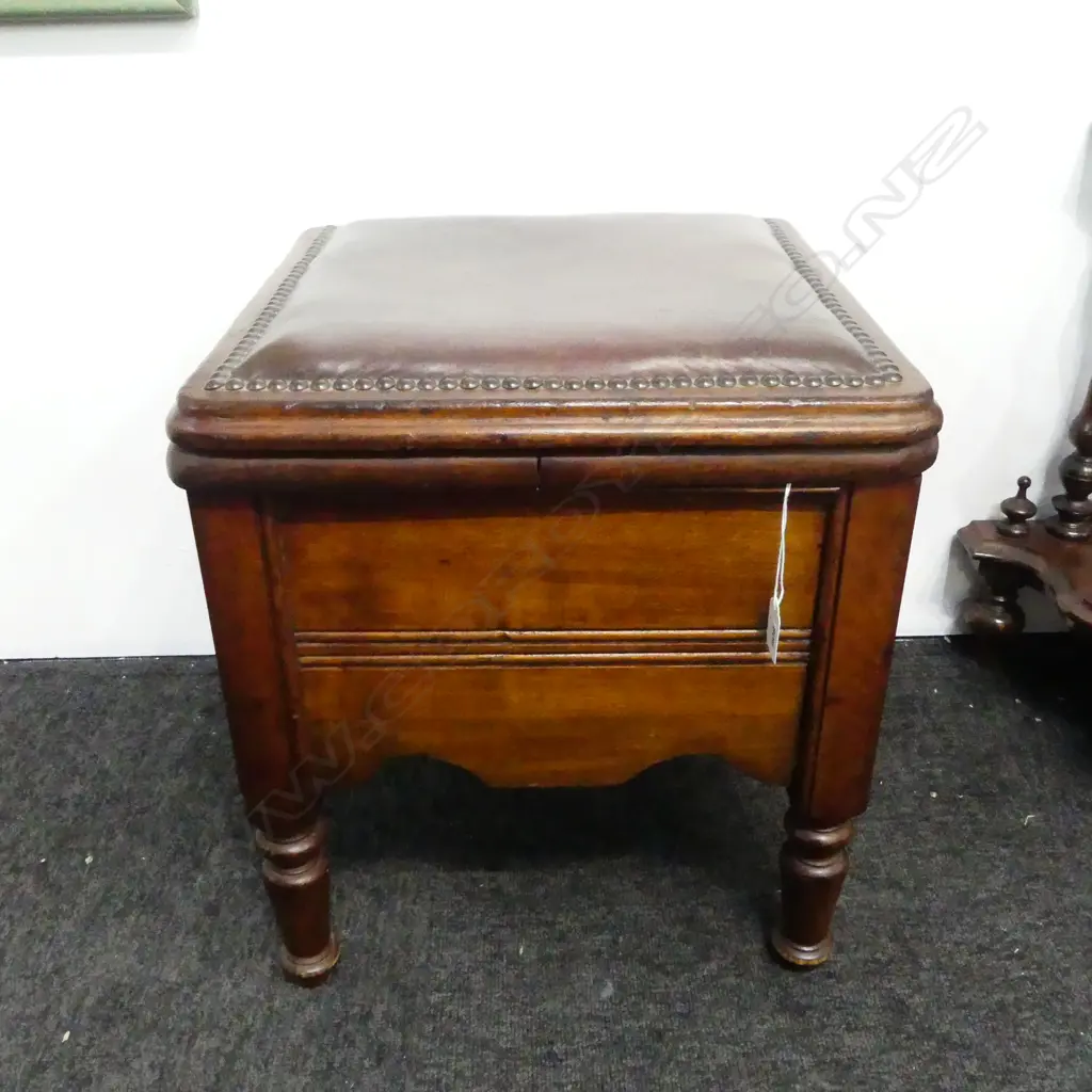 ANTIQUE COMMODE Image 1++