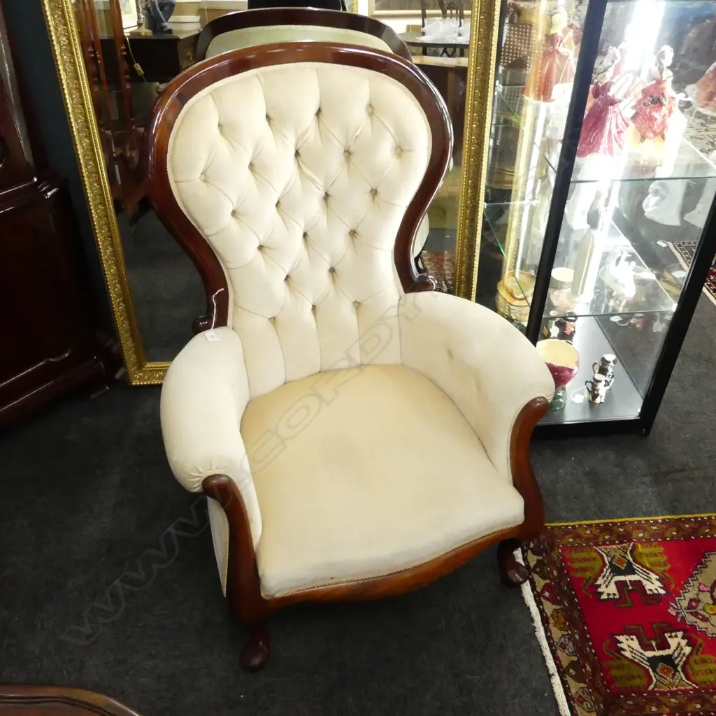 VICTORIAN STYLE GRANDFATHER CHAIR Image 1++