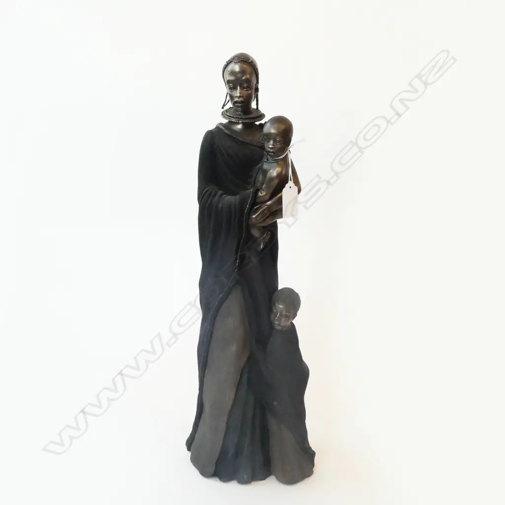 MASSAI MUMBAI MOTHER'S EMBRACE 1981/9000 H.500mm Image 1++