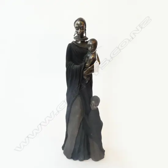 MASSAI MUMBAI MOTHER'S EMBRACE 1981/9000 H.500mm