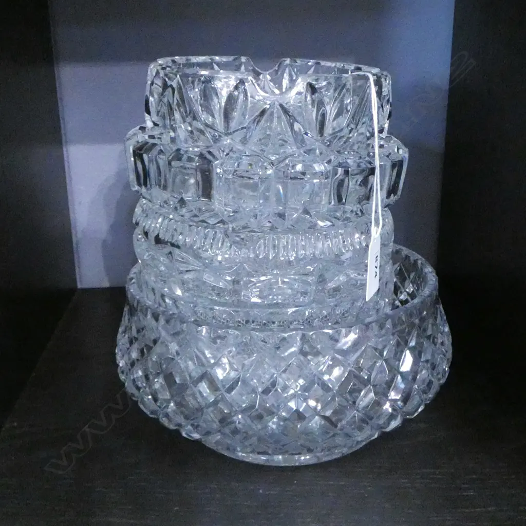 5 CRYSTAL BOWLS 200mm dia Image 1++