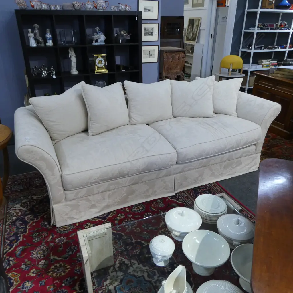 LG WHITE SOFA 2500x930x750mm EX AMBIANCE STORE Image 1++