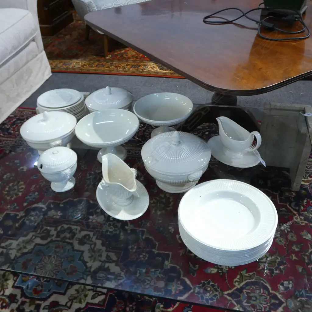 WEDGWOOD 'EDME' DINNER SET Image 1++