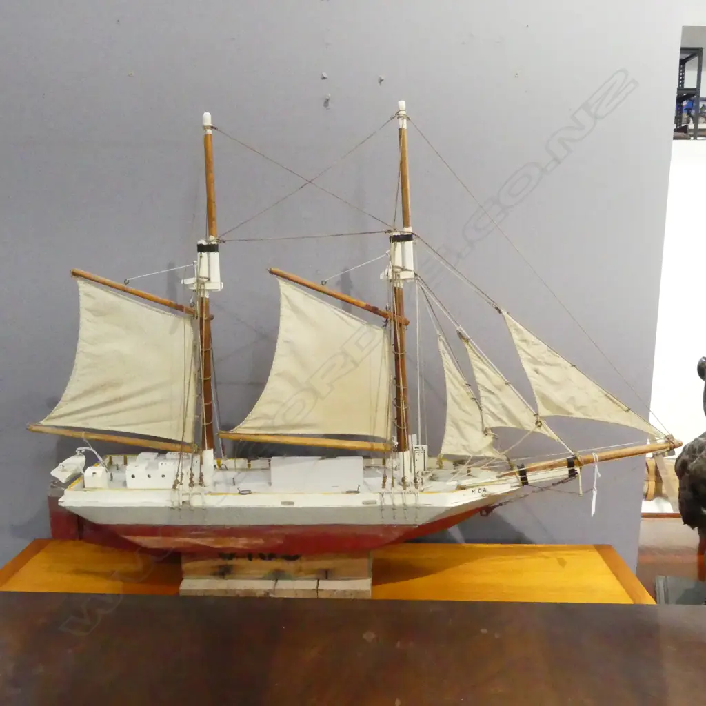 SCRATCH BUILT MODEL SAIL BOAT 'MOA' H.700mm L.1000mm Image 1++