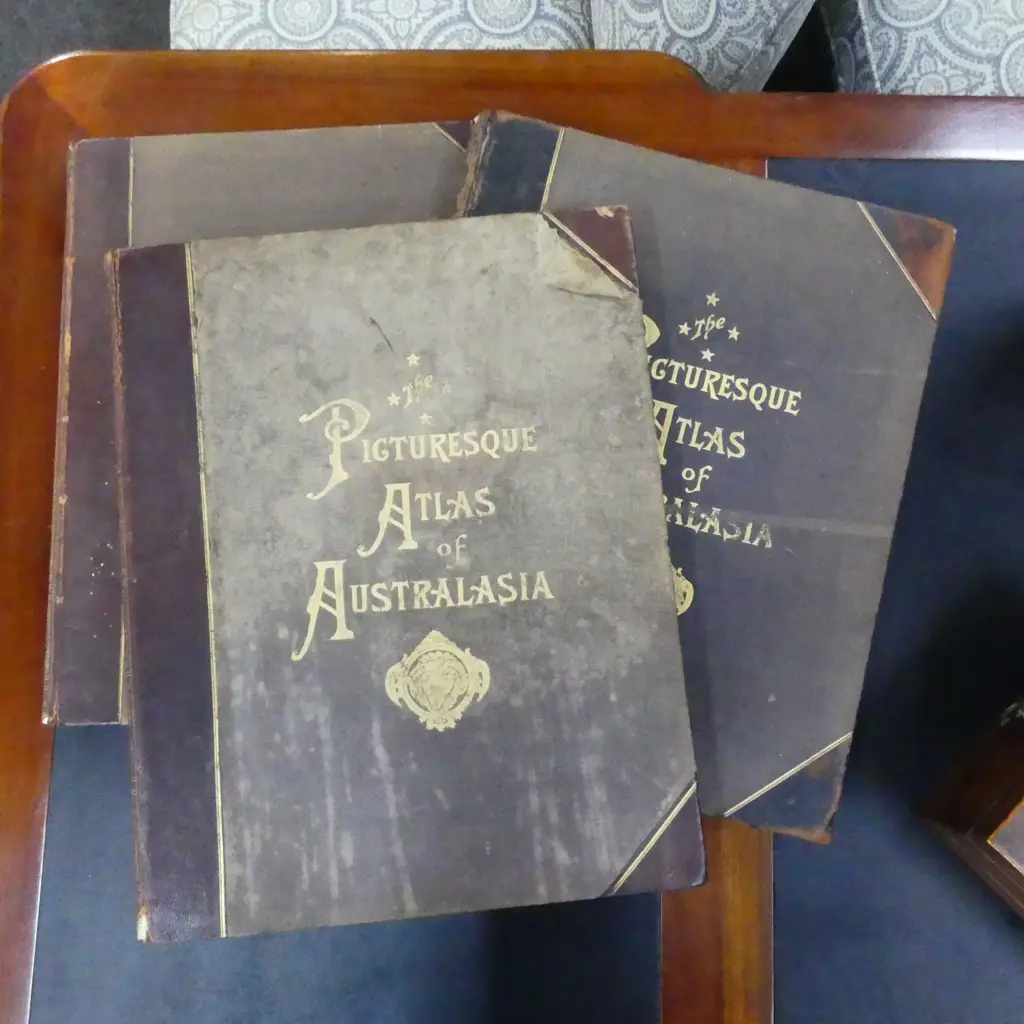 19thC 1886 3 VOLUMES 'PICTURESQUE ATLAS OF AUSTRALASIA' leather bound some faults  Image 1++