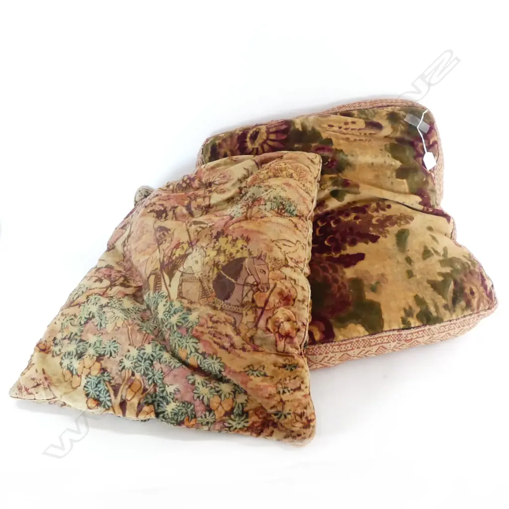 2 VINTAGE VELVET CUSHIONS 500x500mm Image 1++