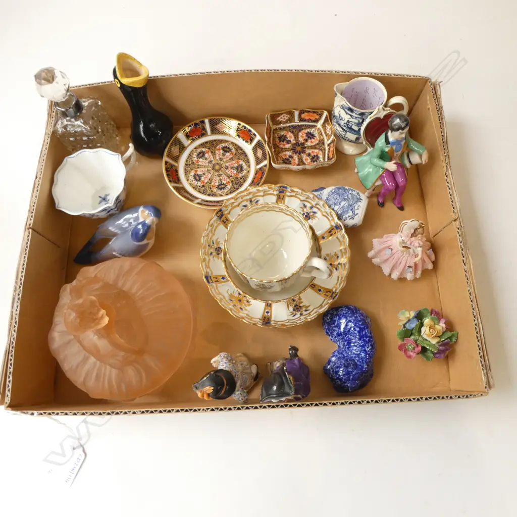 TRAY OF 16 CHINA & GLASS COLLECTABLES Image 1++