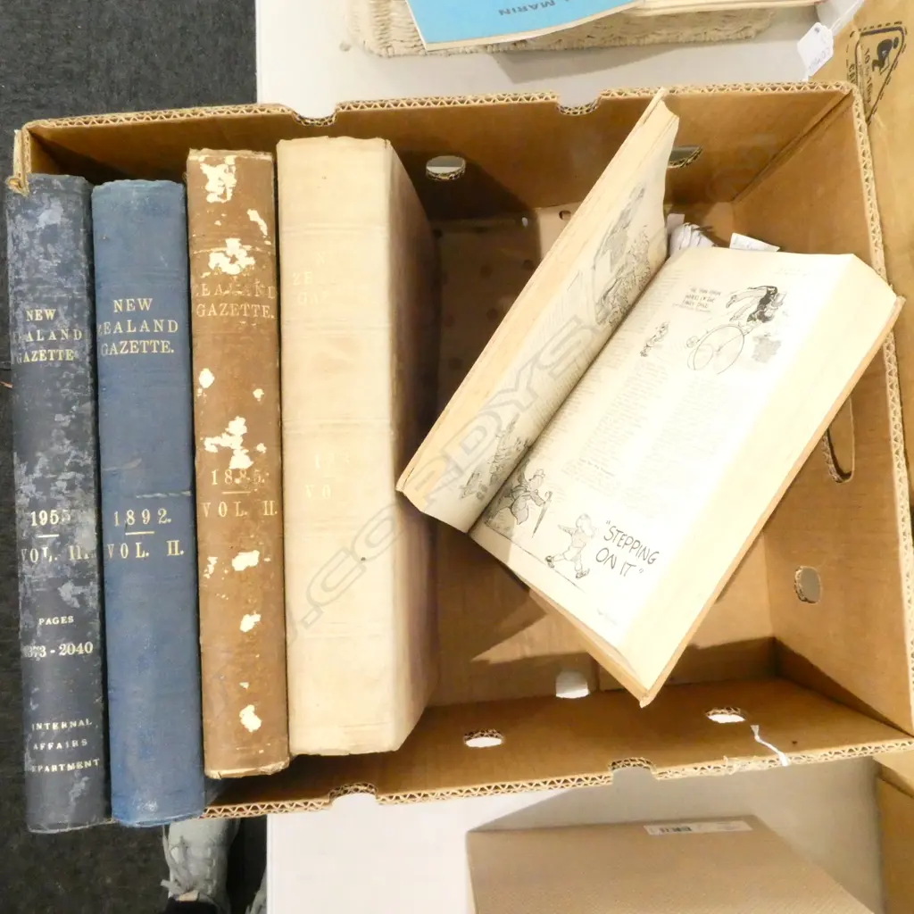 4 VOLUMES NEW ZEALAND GAZETTE' 1884.1885.1892.1955 + BOOK NZ RAILWAYS MAGAZINE VOL.12 1937.38 Image 1++