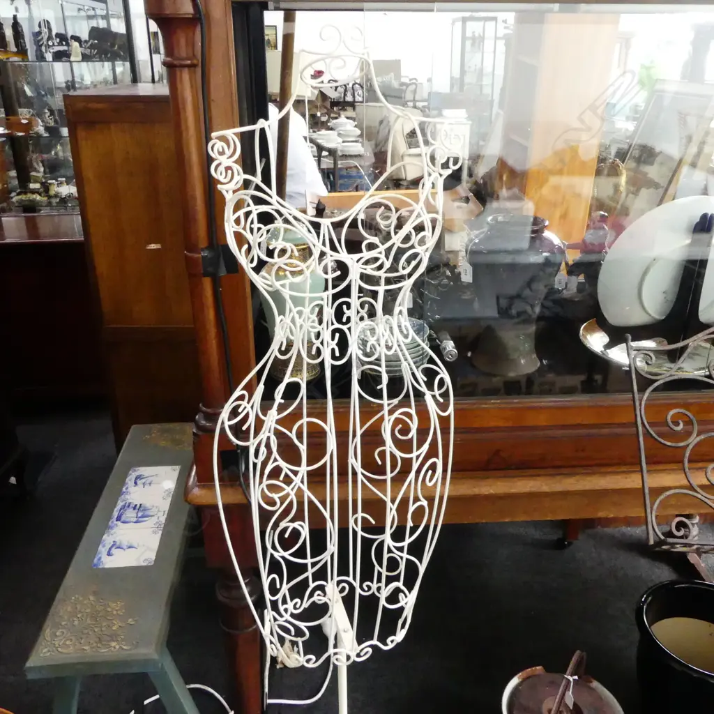 WHITE METAL FEMALE DRESS FORM MANNEQUIN, H.1505mm Image 1++