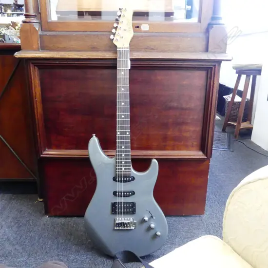 ELETRIC GUITAR 