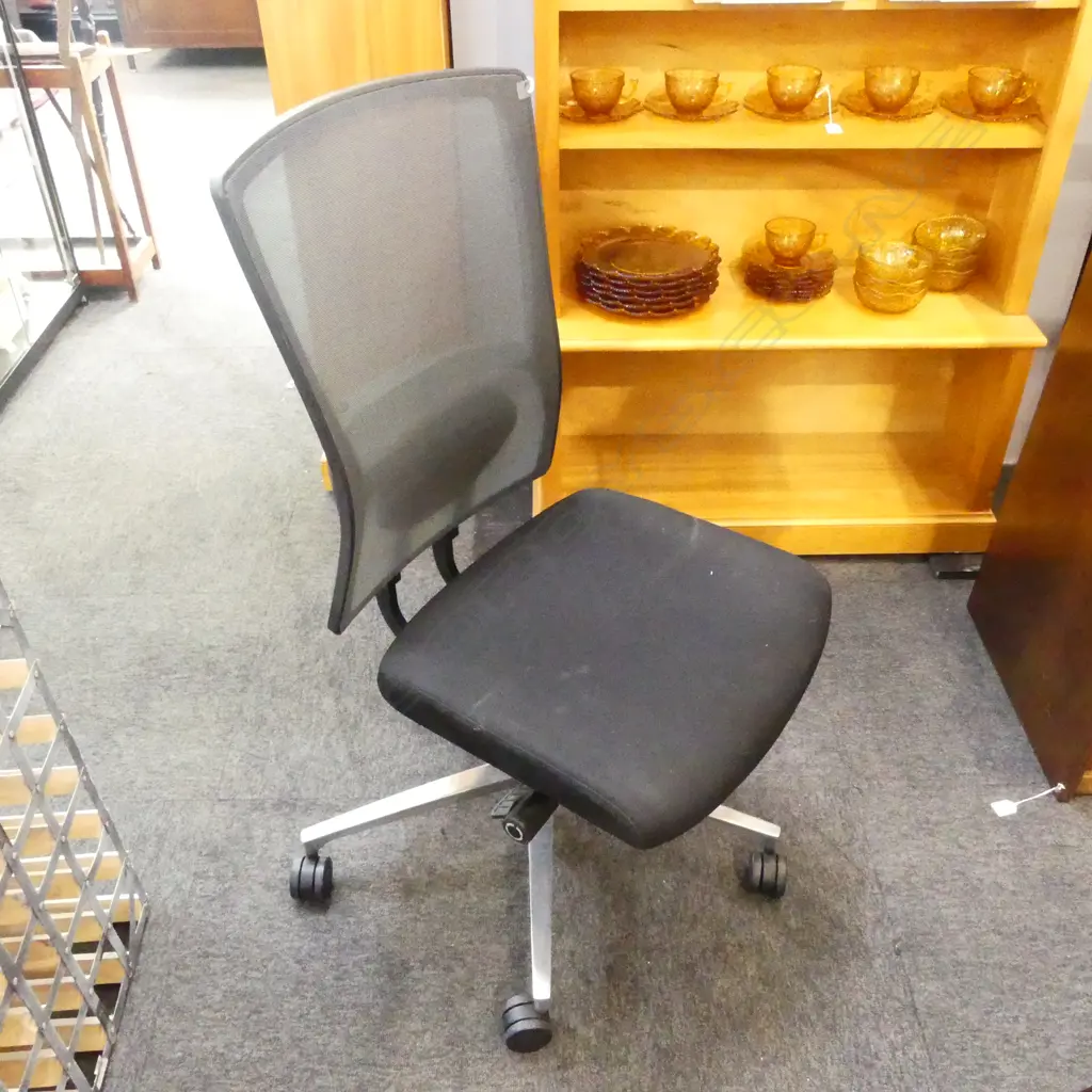 KONFURB KONA EXECUTIVE OFFICE CHAIR Image 1++