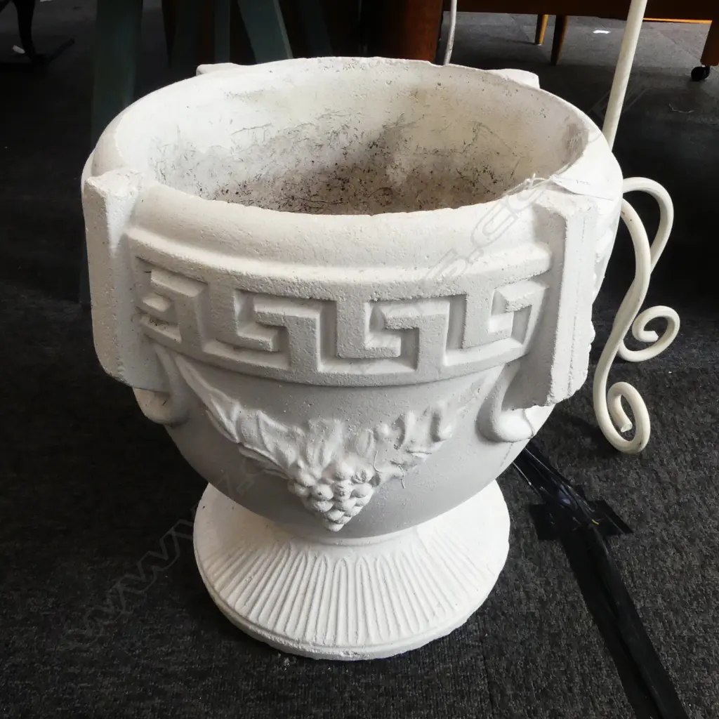 CONCRETE GARDEN URN Image 1++