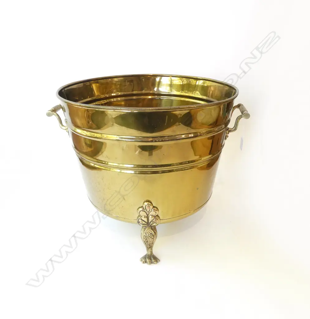 LG. COPPER & BRASS FOOTED WOOD BOX Dia.420mm Image 1++