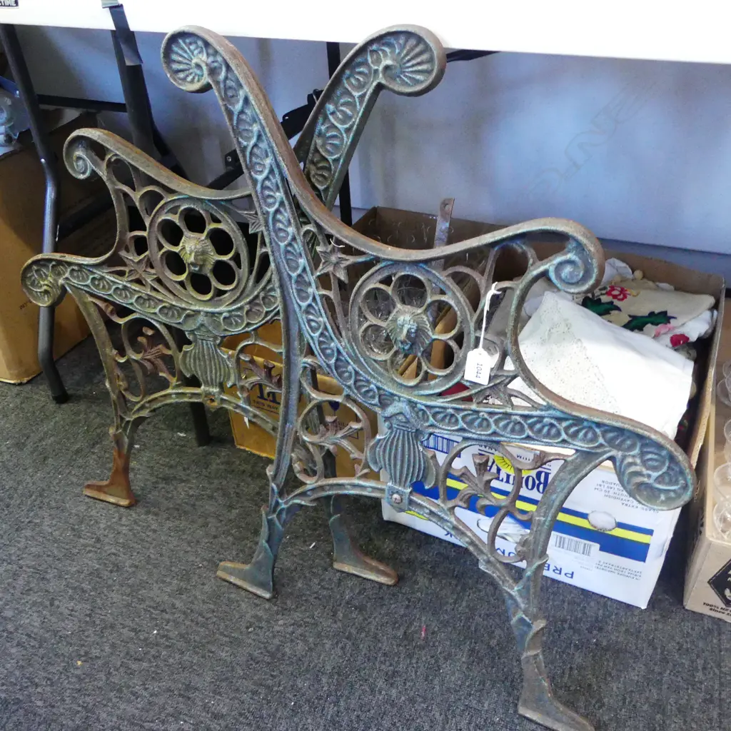 PR CAST IRON BENCH SEAT ENDS Image 1++