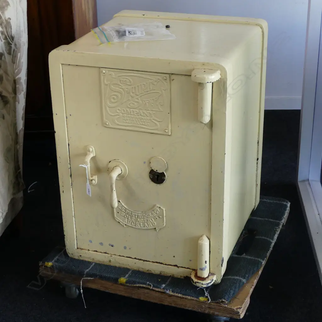 THE SECURITY SAFE COMPANY - H.E. PARTRIDGE & Co. SOLE AGENTS AUCKLAND SAFE + 2 KEYS Image 1++
