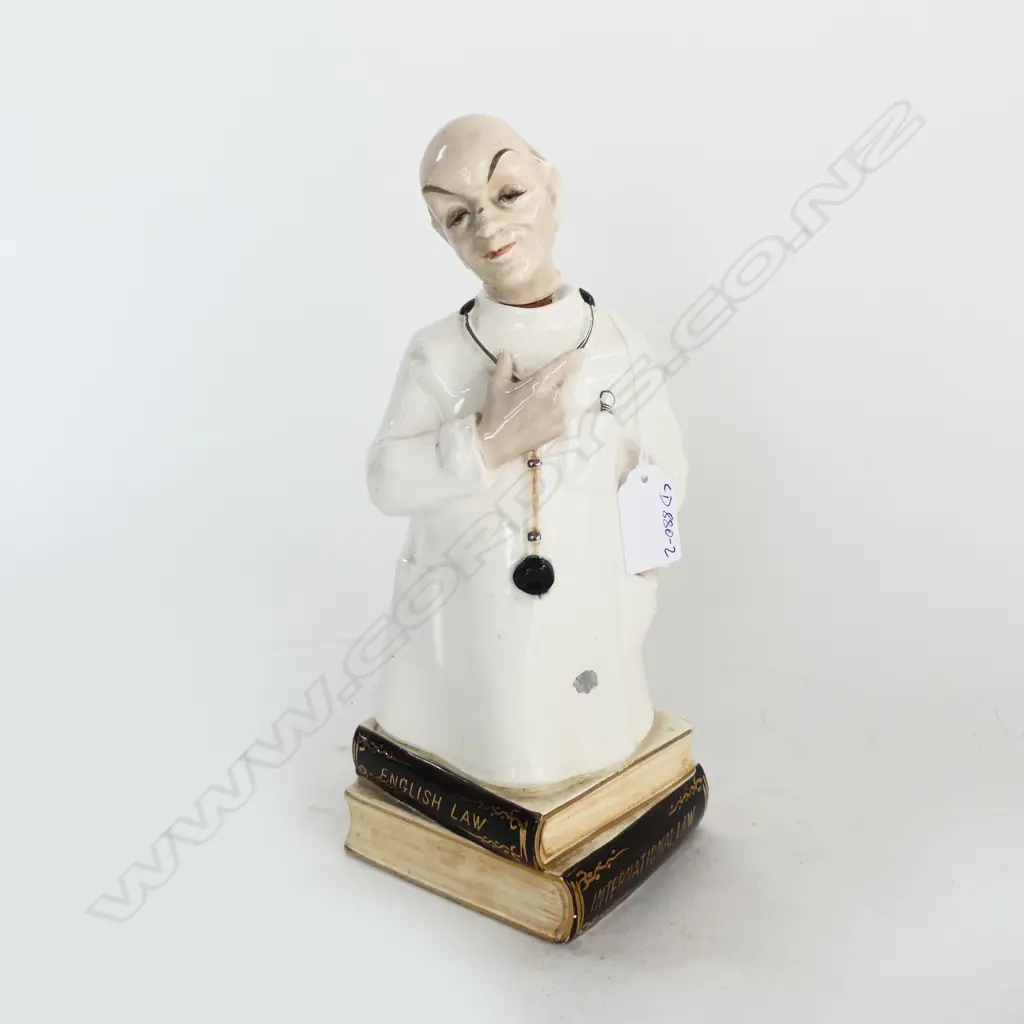 CERAMIC 'ENGLISH LAW INTERNATIONAL LAW' MUSICAL DECANTER AS A DOCTOR H.270mm Image 1++