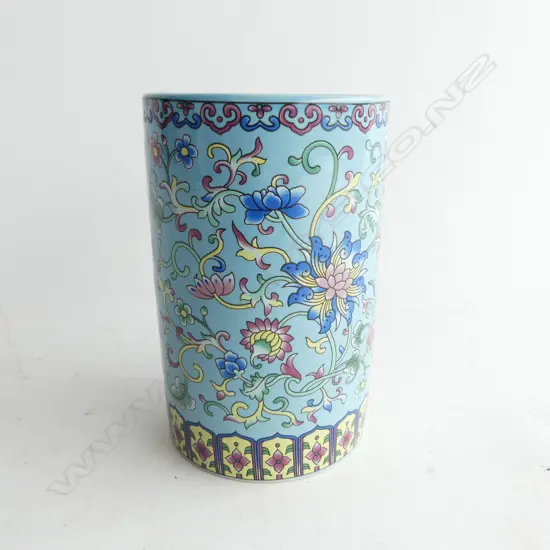 Chinese Porcelain Enamelled Lotus-Flower Pattern Pen Holder Qing Dynasty Qianlong Mark H.142mm