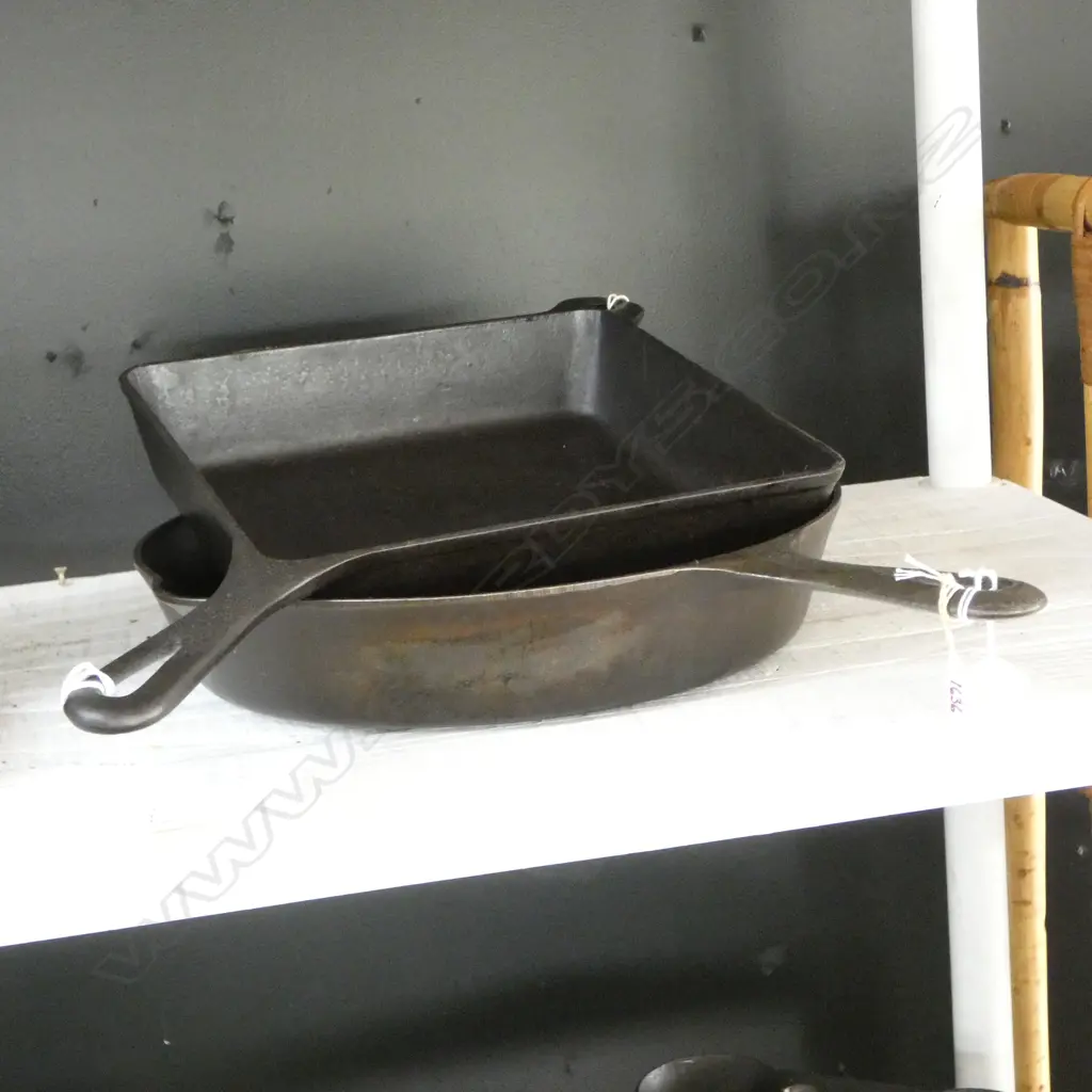 1636/1195 GRIWOLD CAST IRON FRYPAN NO9 & CAST IRON SQUARE SKILLET L430MM Image 1++