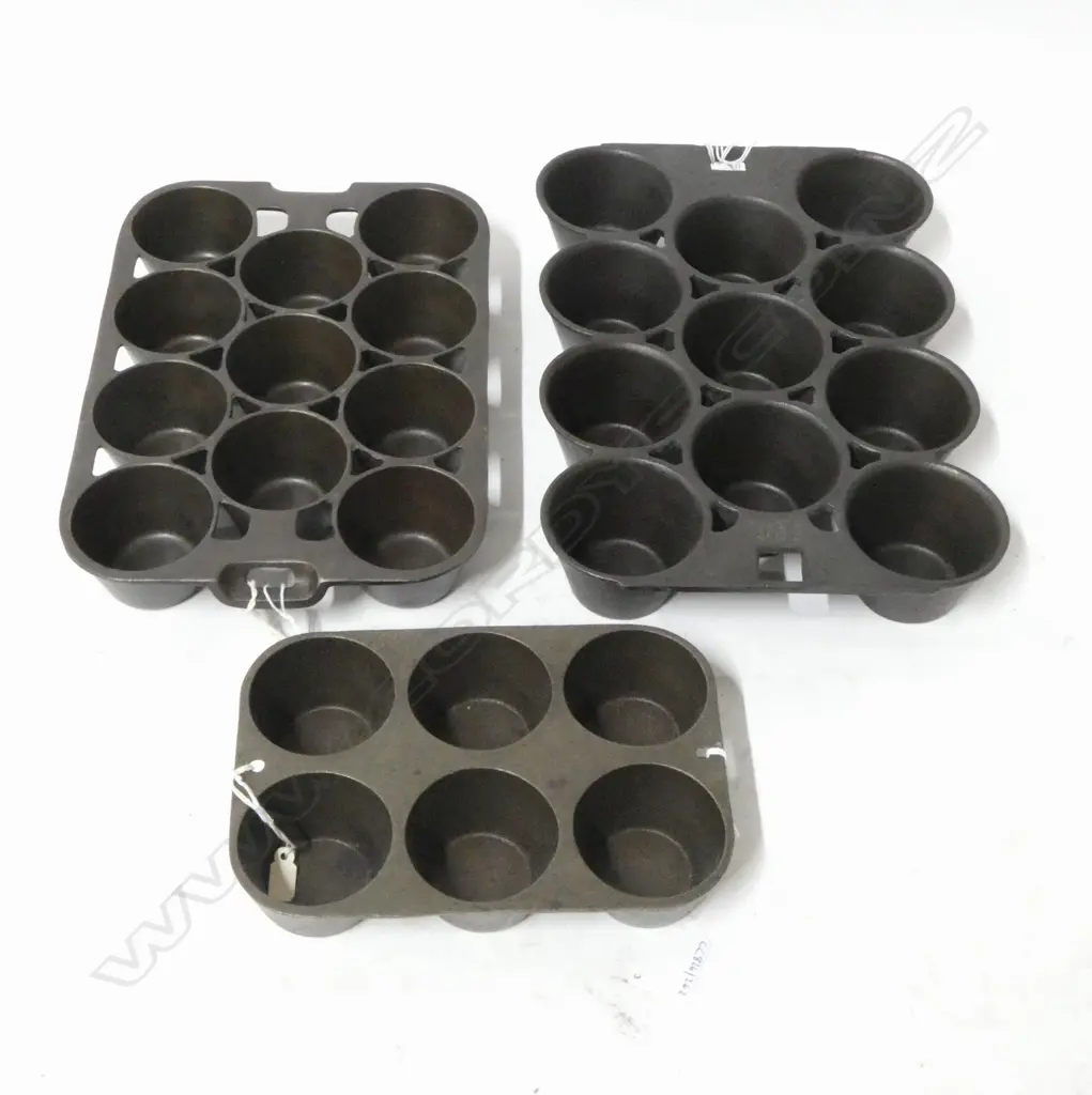 598/1333/1315  3 CAST IRON MUFFIN TRAYS L300MM LONGEST Image 1++