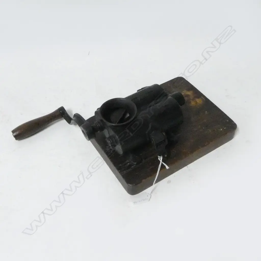 (1606) ANTIQUE 1859 CAST IRON BOARD MOUNTED MINCER L.380mm Image 1++