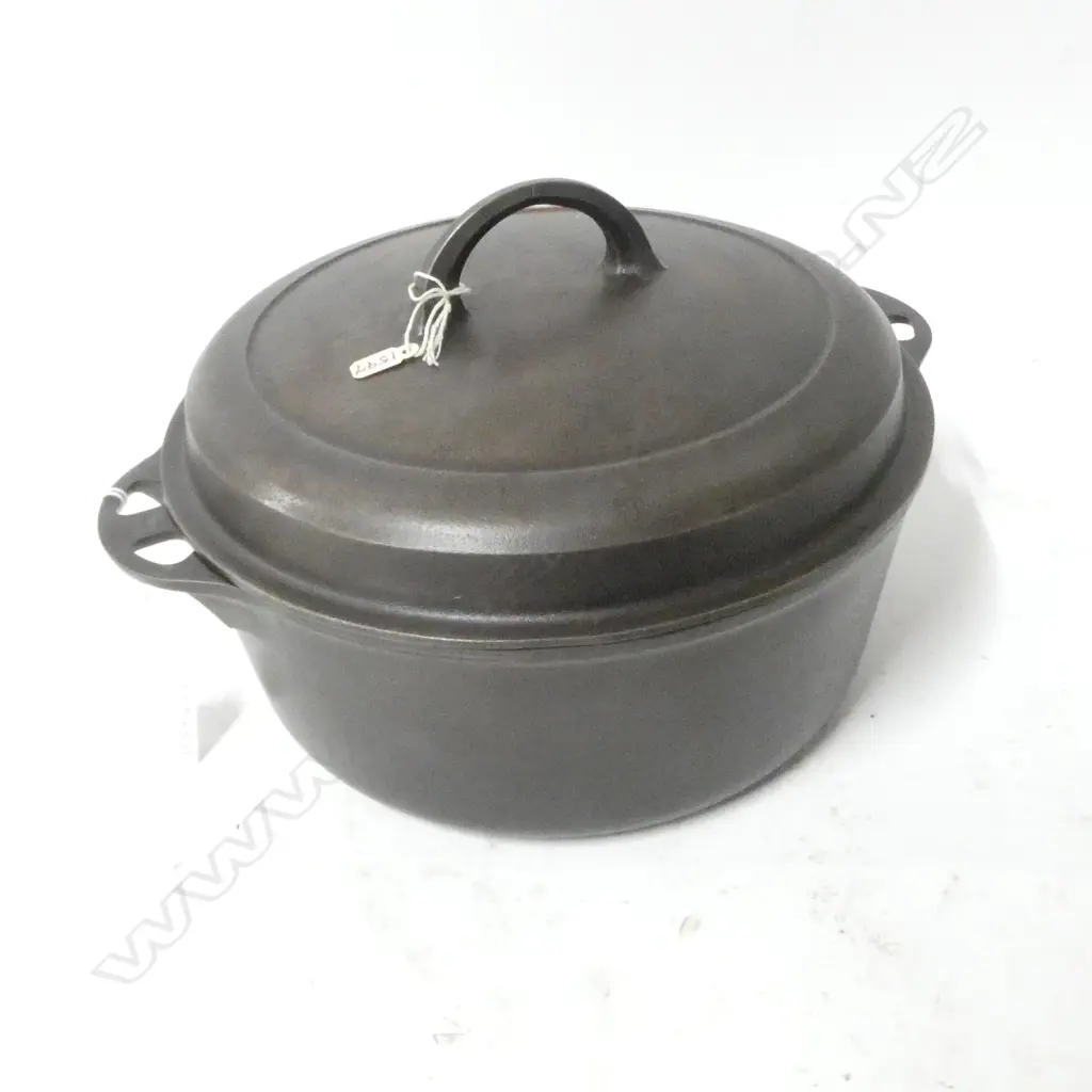 1597 GRISWOLD NO 8 CAST IRON LIDDED CAMP OVEN DIA 270MM Image 1++