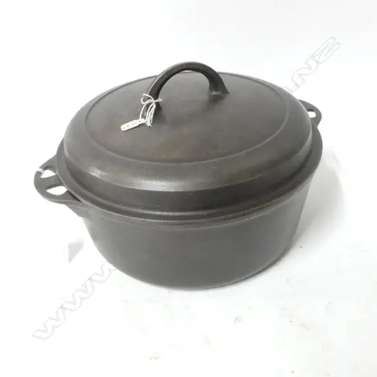 1597 GRISWOLD NO 8 CAST IRON LIDDED CAMP OVEN DIA 270MM