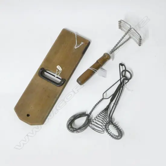2416 1109  3 VINTAGE METAL WHISKS POTATO MASHER & SHERDDER L330MM