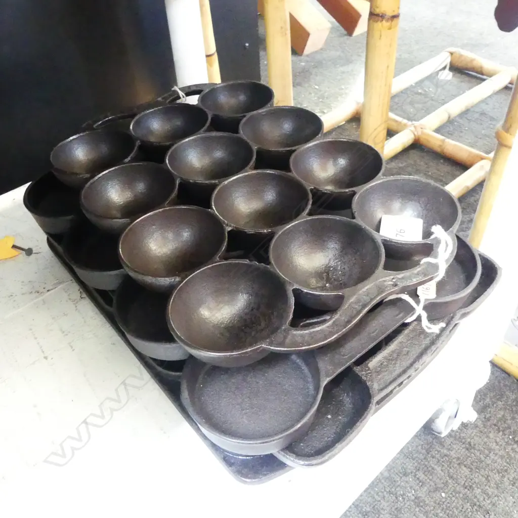 1567/1428/1343/1167  4 VINTAGE CAST IRON GEM TRAYS L300MM Image 1++