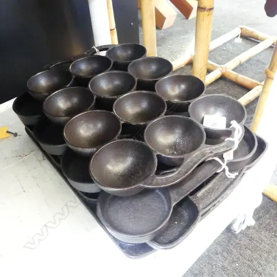 1567/1428/1343/1167  4 VINTAGE CAST IRON GEM TRAYS L300MM