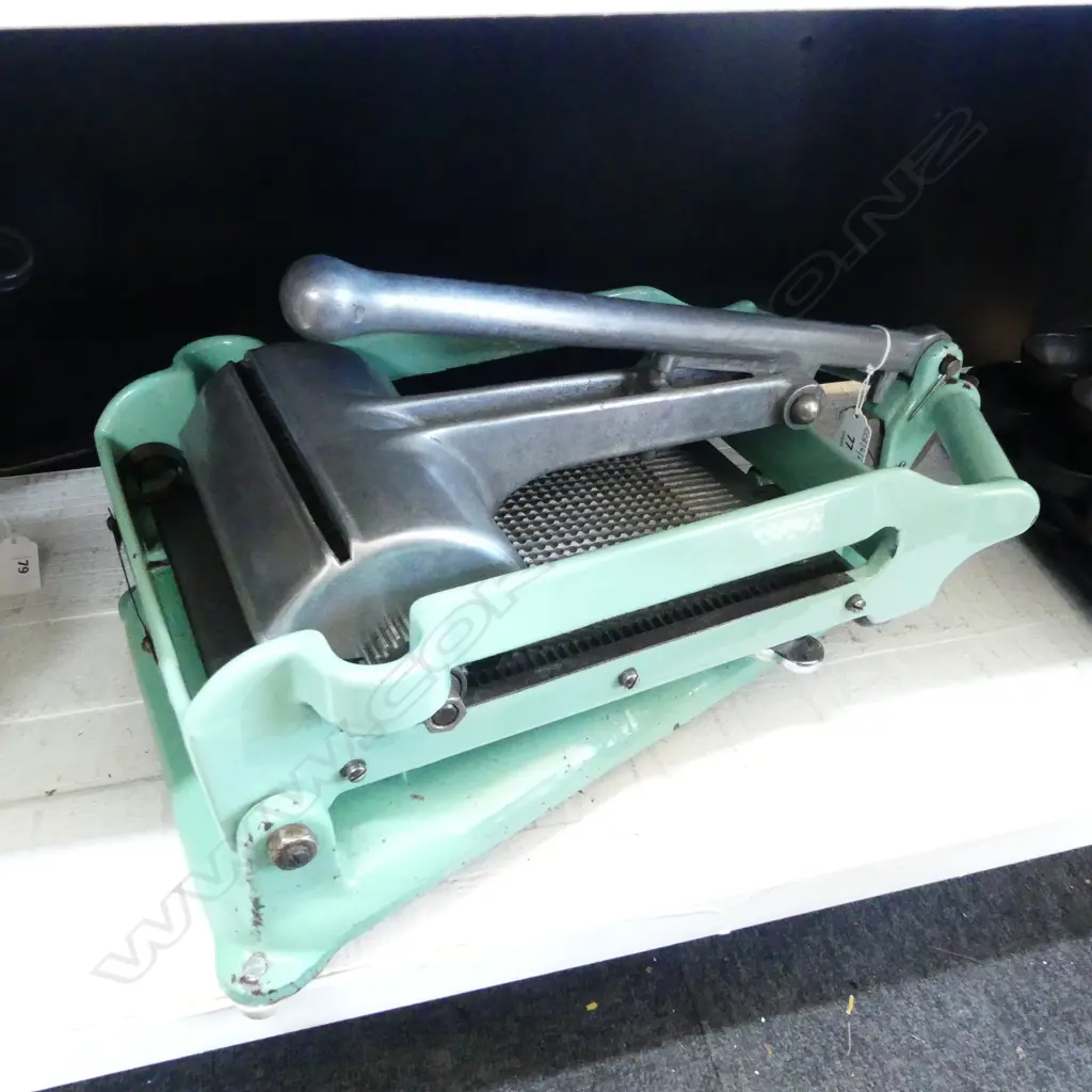 3078 VINTAGE CAST ALLUMINUM & STEEL GREEN COLOURED CUBE STEAK CUTTER L420MM Image 1++